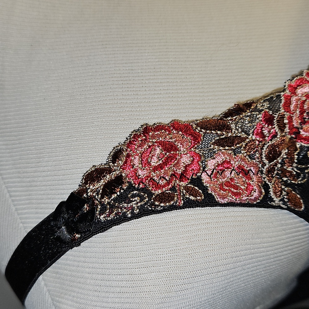 $8 SALE! Enchanted Elegant Black Floral Lace Demi Bra - Picture 4 of 7